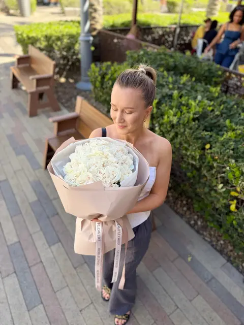 Ivory Elegance Rose Bouquet, 25 white roses, Aroma Flowers Las Vegas